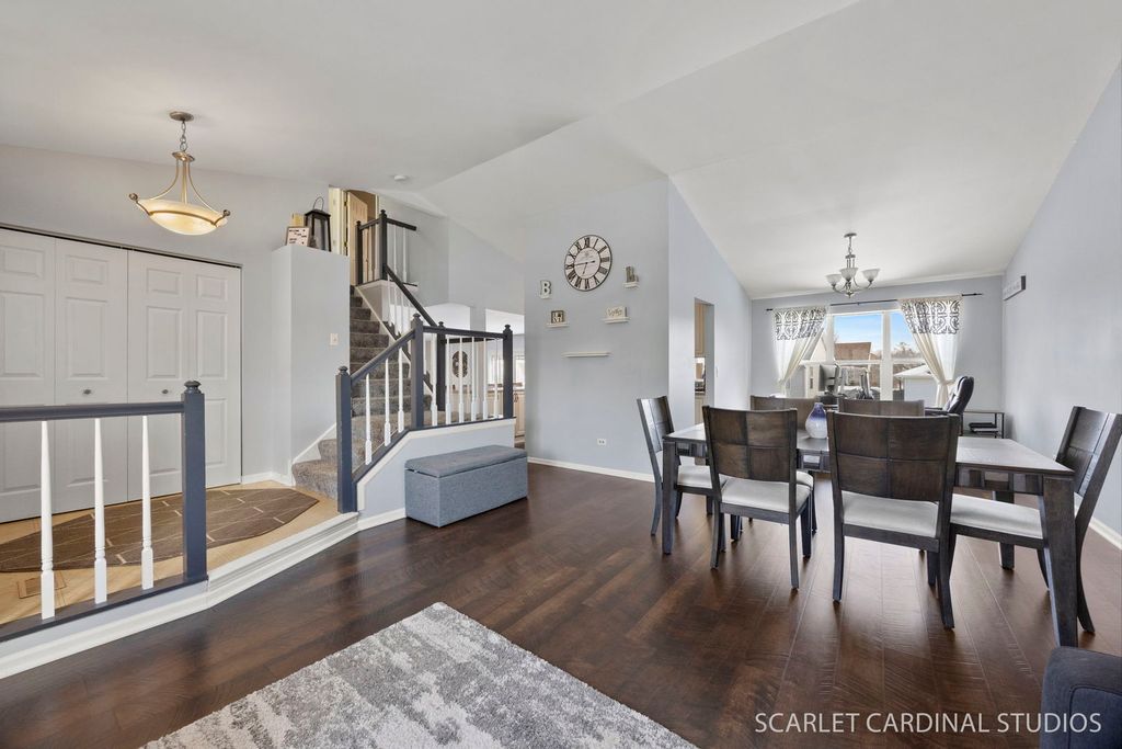 Image 3 of property listing at 1222 Goldenrod Lane, Hoffman Estates, IL 60192