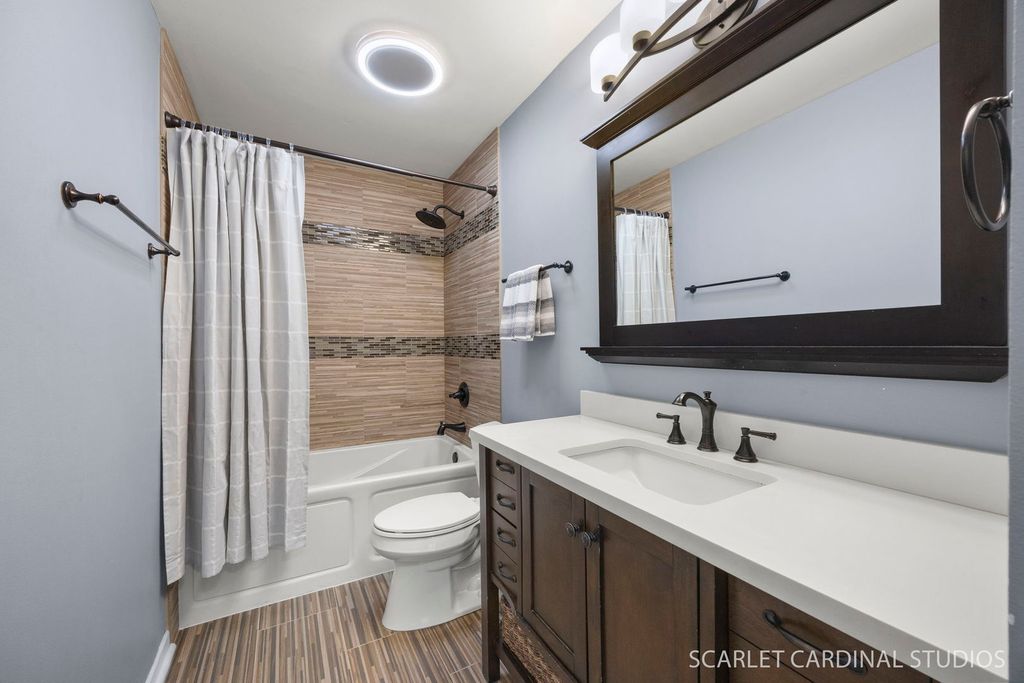 Image 22 of property listing at 1222 Goldenrod Lane, Hoffman Estates, IL 60192