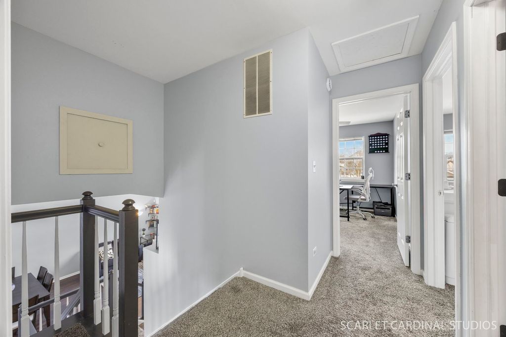Image 23 of property listing at 1222 Goldenrod Lane, Hoffman Estates, IL 60192