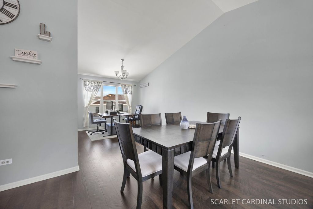 Image 5 of property listing at 1222 Goldenrod Lane, Hoffman Estates, IL 60192