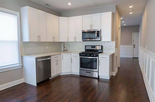 2957 N Avers Avenue, Chicago, IL 60618