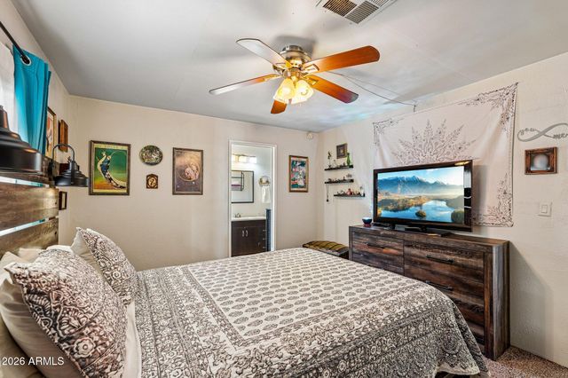 2520 E BEHREND Drive, Phoenix, AZ 85050