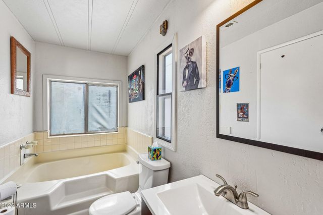 2520 E BEHREND Drive, Phoenix, AZ 85050