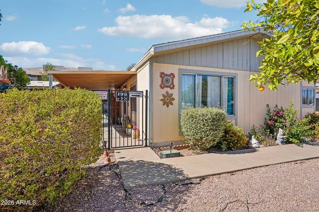 2520 E BEHREND Drive, Phoenix, AZ 85050