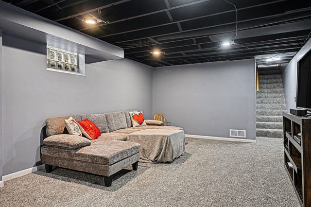 2910 Parchmount Avenue, Kalamazoo, MI 49004