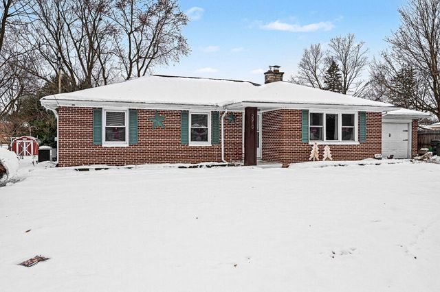 2910 Parchmount Avenue, Kalamazoo, MI 49004