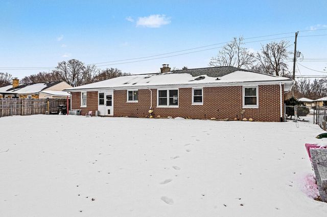 2910 Parchmount Avenue, Kalamazoo, MI 49004