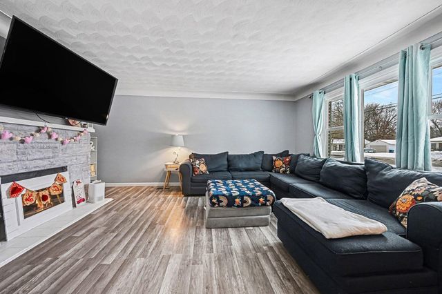 2910 Parchmount Avenue, Kalamazoo, MI 49004