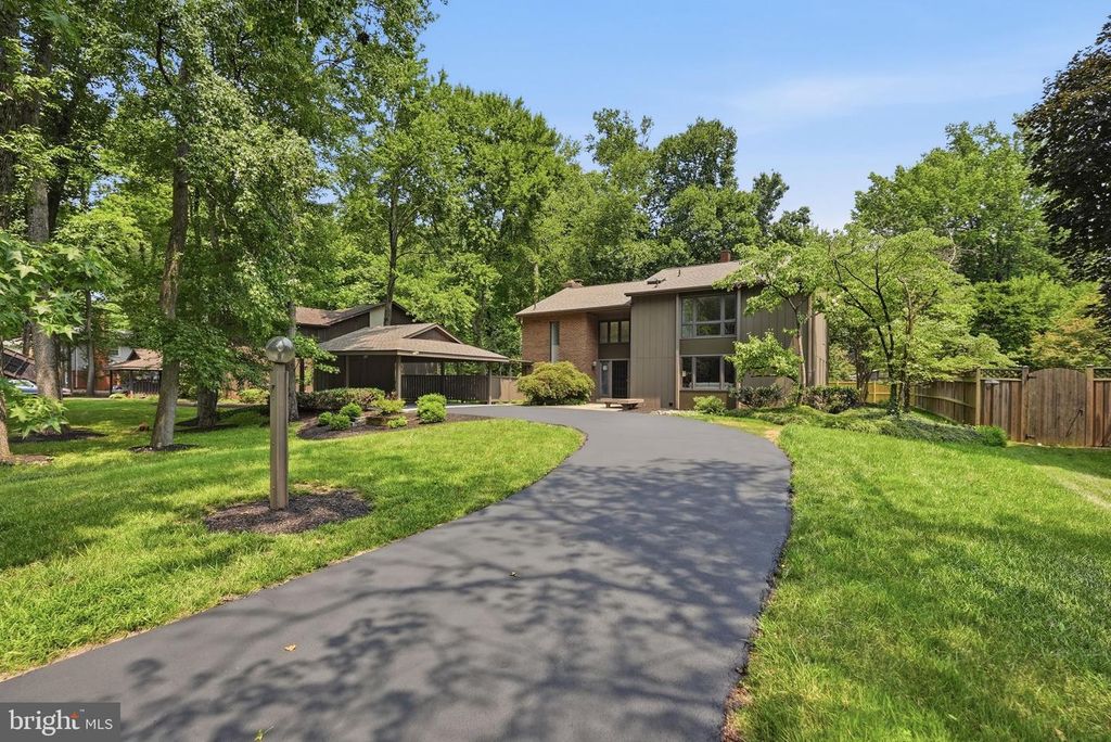 3211 CHICHESTER LN, Fairfax, VA 22031