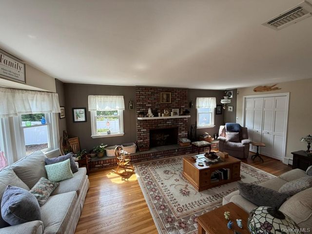 12 Knoll Crest, Miller Place, NY 11764