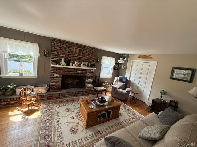 12 Knoll Crest, Miller Place, NY 11764