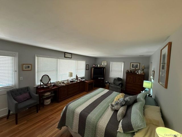 12 Knoll Crest, Miller Place, NY 11764