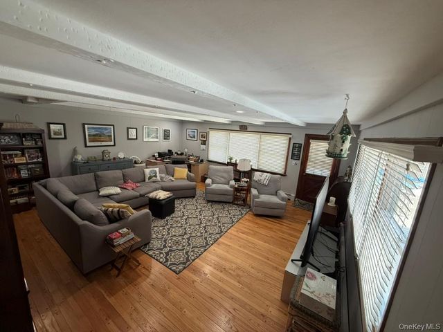 12 Knoll Crest, Miller Place, NY 11764