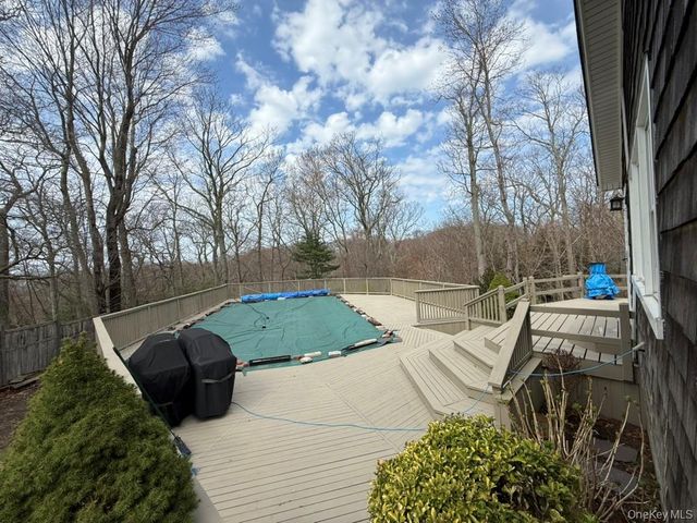 12 Knoll Crest, Miller Place, NY 11764