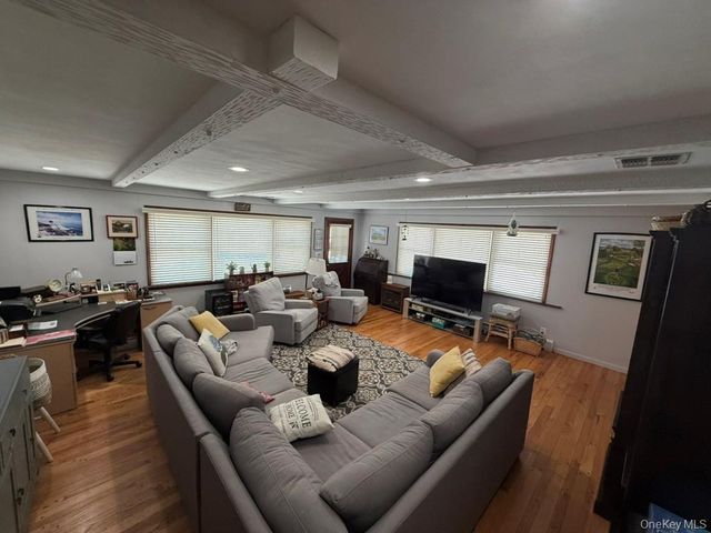 12 Knoll Crest, Miller Place, NY 11764