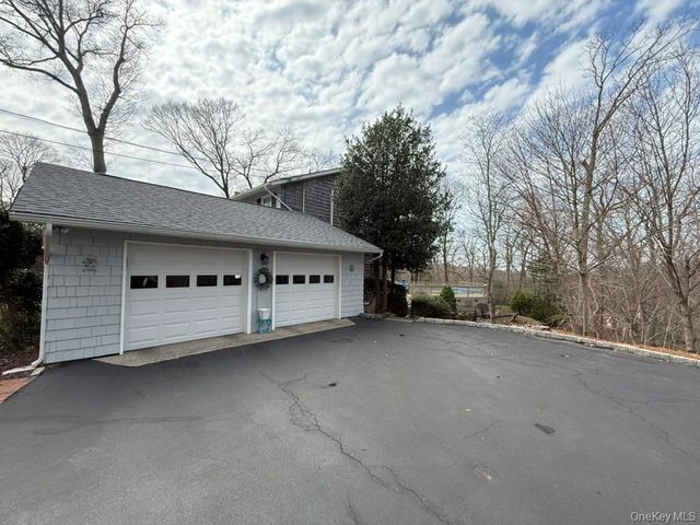 12 Knoll Crest, Miller Place, NY 11764