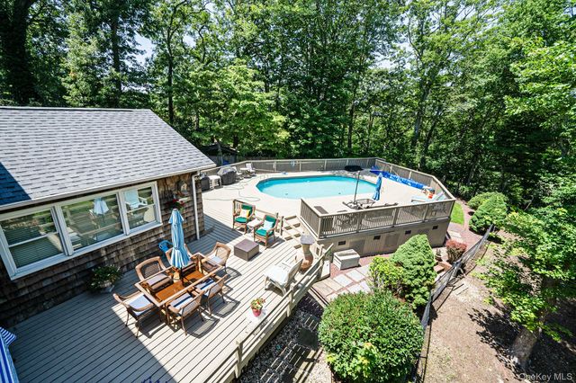 12 Knoll Crest, Miller Place, NY 11764