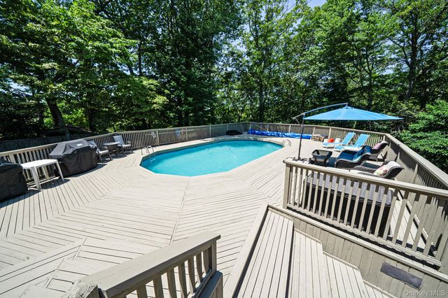 12 Knoll Crest, Miller Place, NY 11764