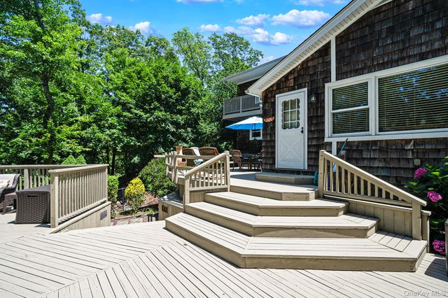 12 Knoll Crest, Miller Place, NY 11764