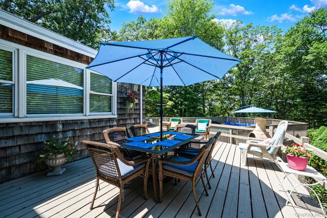 12 Knoll Crest, Miller Place, NY 11764