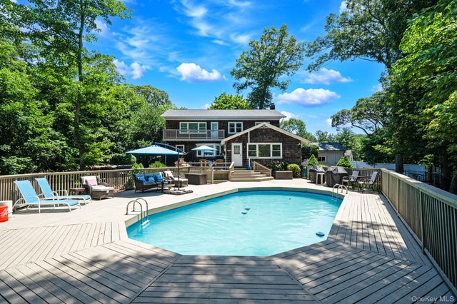12 Knoll Crest, Miller Place, NY 11764