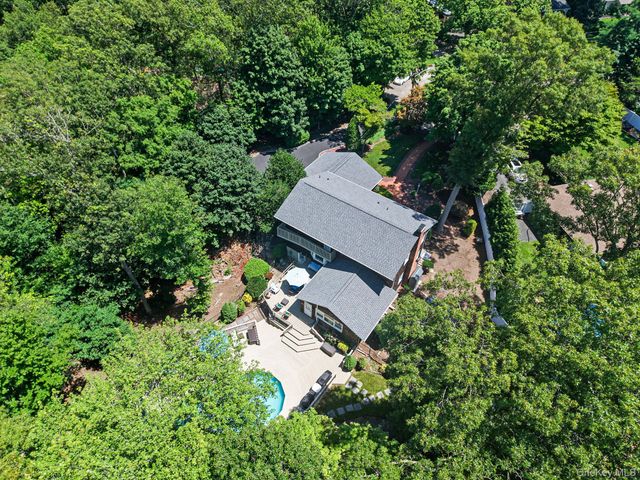 12 Knoll Crest, Miller Place, NY 11764