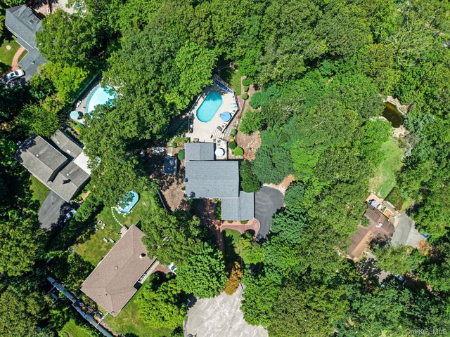 12 Knoll Crest, Miller Place, NY 11764