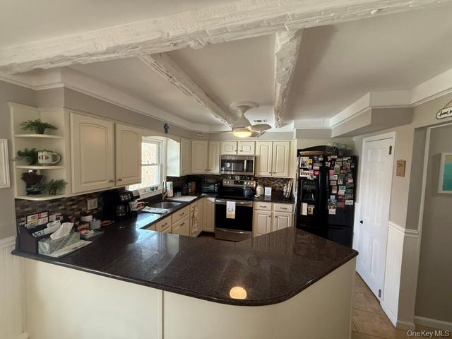 12 Knoll Crest, Miller Place, NY 11764