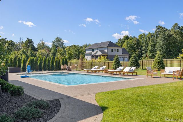 1936 Traceky, Rochester Hills, MI 48306