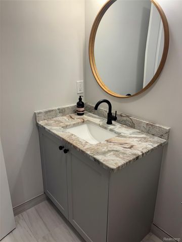 1936 Traceky, Rochester Hills, MI 48306