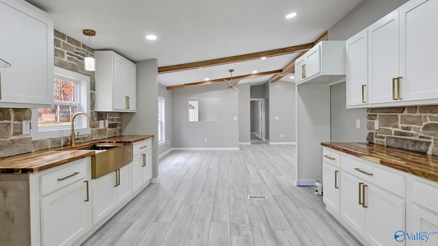 22774 Pine Road, Athens, AL 35613