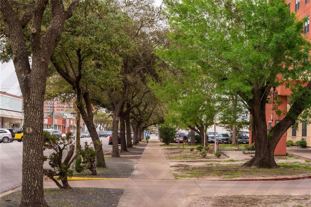 411 W 17th Street C, Houston, TX 77008