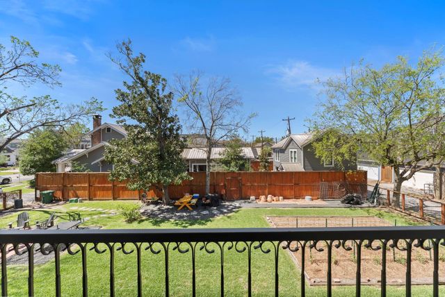 411 W 17th Street C, Houston, TX 77008