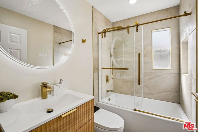 8855 Lilienthal Avenue, Los Angeles, CA 90045