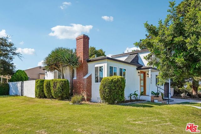8855 Lilienthal Avenue, Los Angeles, CA 90045