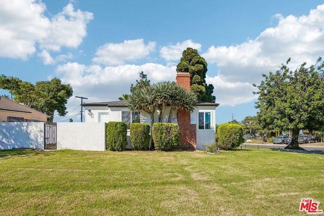 8855 Lilienthal Avenue, Los Angeles, CA 90045