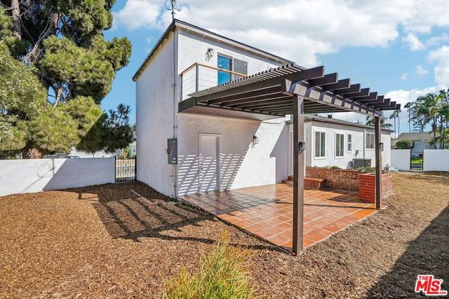 8855 Lilienthal Avenue, Los Angeles, CA 90045