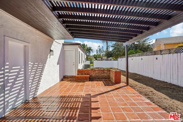 8855 Lilienthal Avenue, Los Angeles, CA 90045