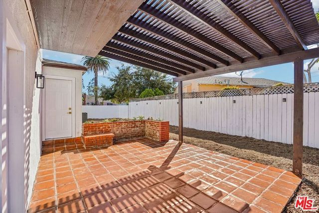 8855 Lilienthal Avenue, Los Angeles, CA 90045