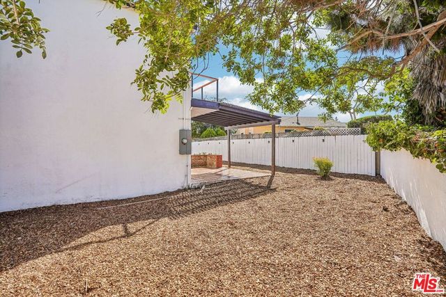 8855 Lilienthal Avenue, Los Angeles, CA 90045