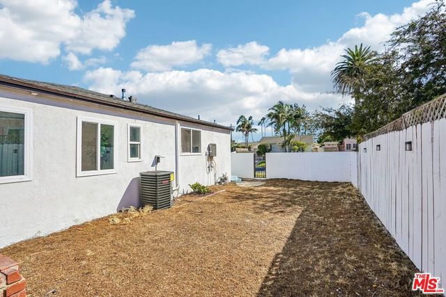 8855 Lilienthal Avenue, Los Angeles, CA 90045