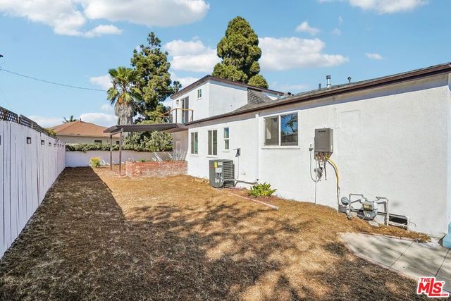 8855 Lilienthal Avenue, Los Angeles, CA 90045