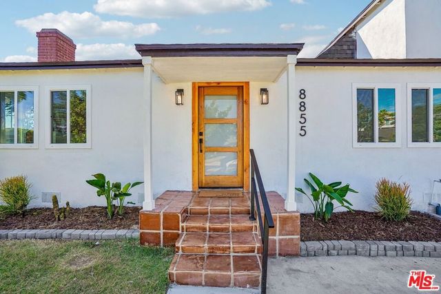8855 Lilienthal Avenue, Los Angeles, CA 90045