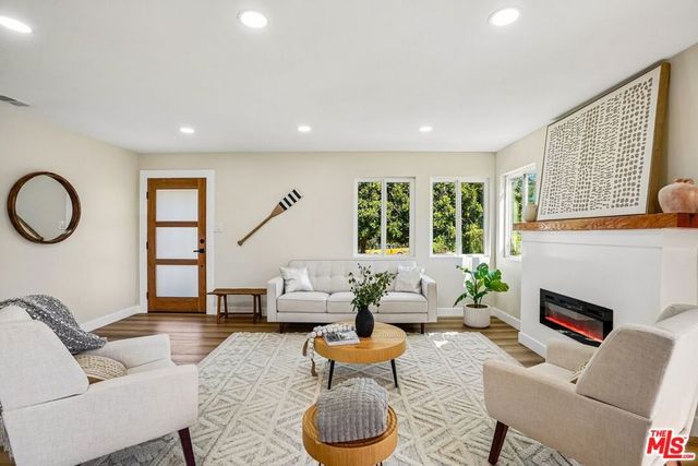 8855 Lilienthal Avenue, Los Angeles, CA 90045
