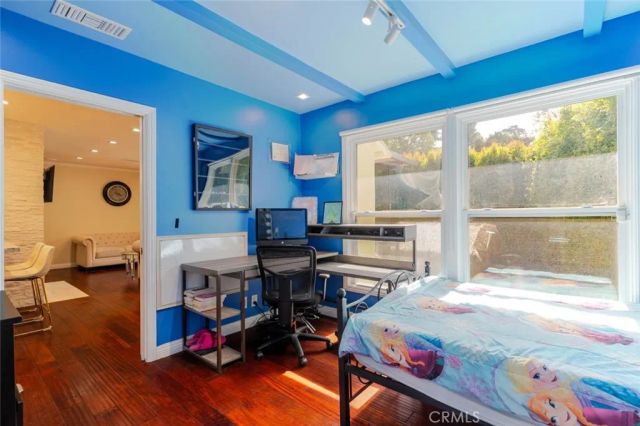660 Woodbury Road, Glendale, CA 91206