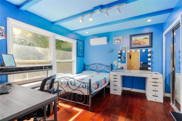 660 Woodbury Road, Glendale, CA 91206