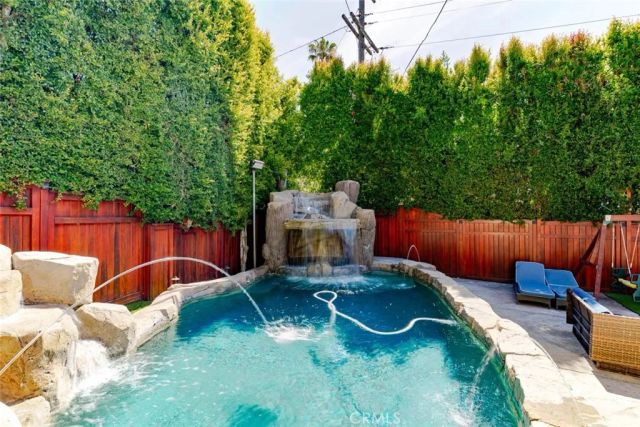 660 Woodbury Road, Glendale, CA 91206
