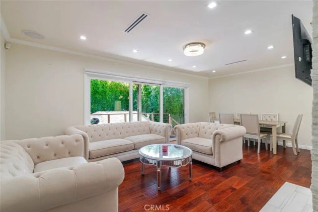 660 Woodbury Road, Glendale, CA 91206