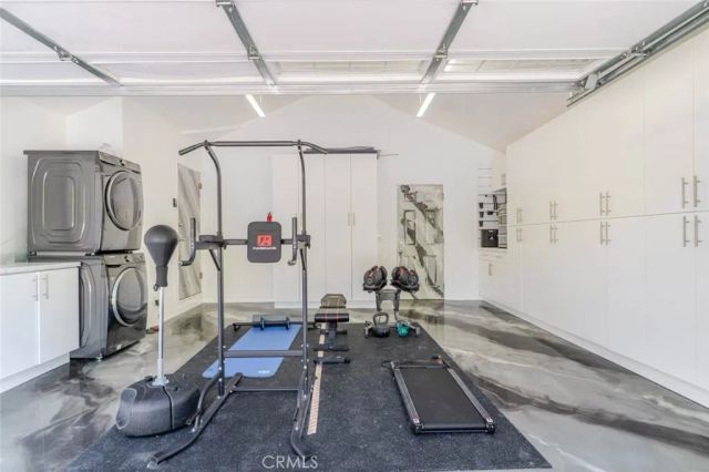 660 Woodbury Road, Glendale, CA 91206