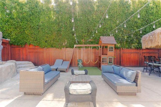 660 Woodbury Road, Glendale, CA 91206